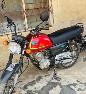 Honda CB 2023 Red