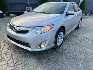 Toyota Camry LE 4dr Sedan (2.5L 4cyl 6A) 2014 Silver