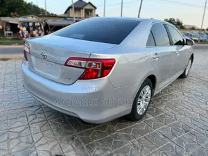 Toyota Camry LE 4dr Sedan (2.5L 4cyl 6A) 2014 Silver