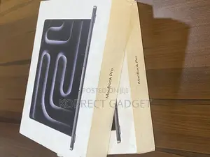 New Laptop Apple MacBook Pro 2025 M5 14-inch 16GB Apple M5 SSD 1T