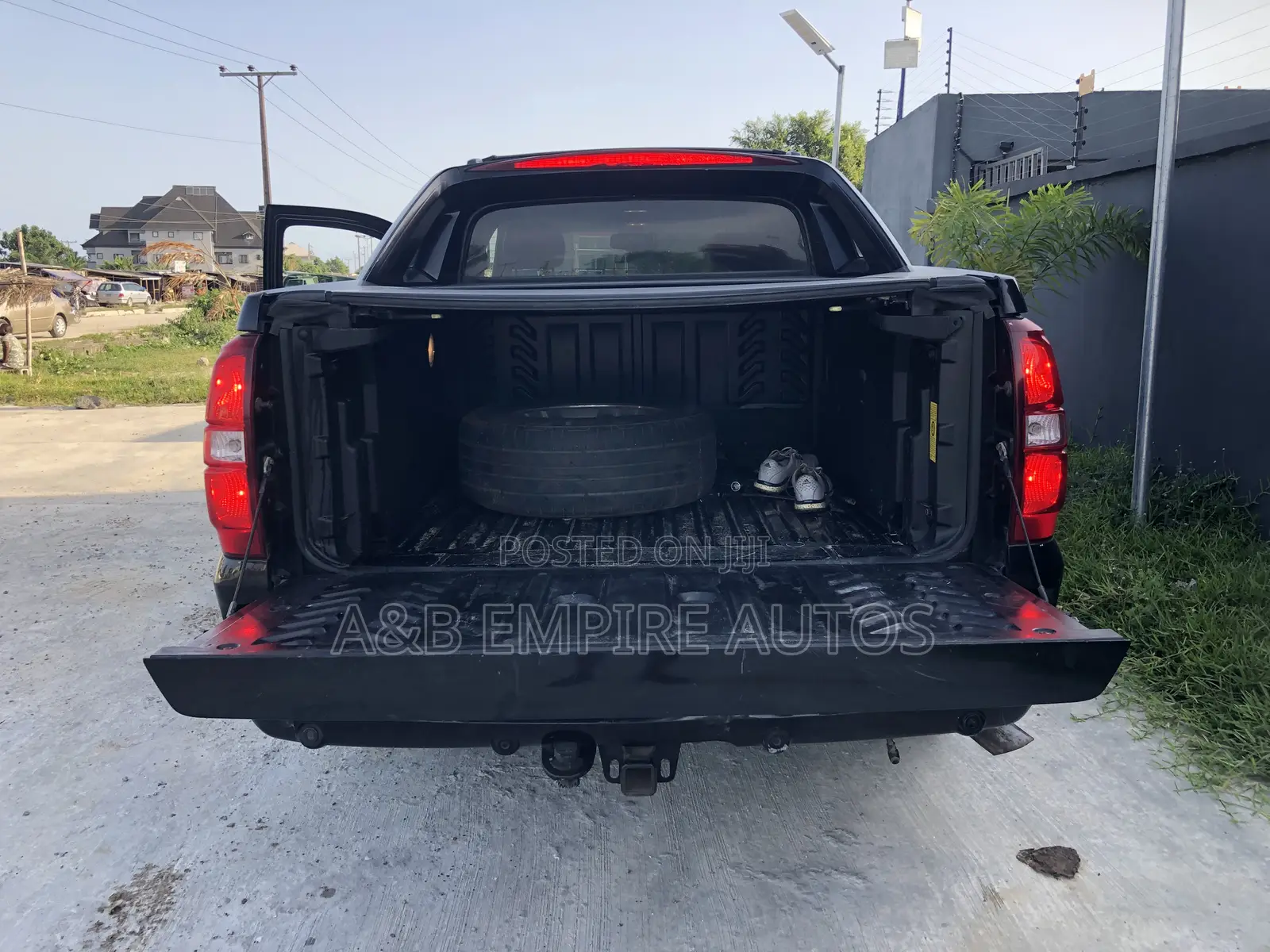 Chevrolet Avalanche 2012 Black