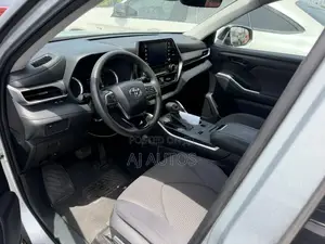 Toyota Highlander 2022 Silver