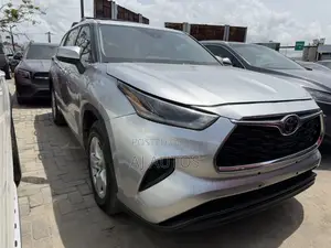 Toyota Highlander 2022 Silver