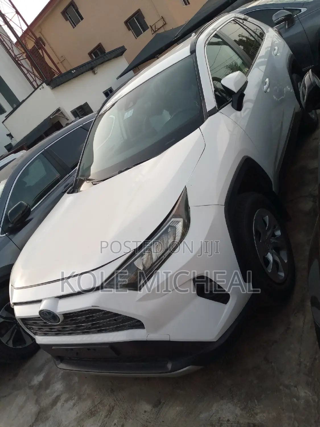 Toyota RAV4 2021 White