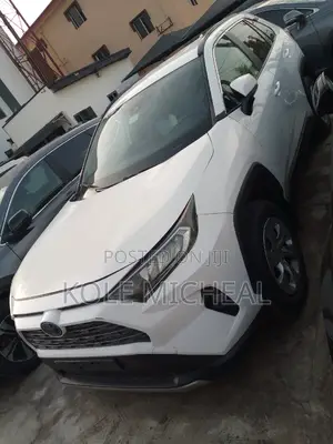Toyota RAV4 2021 White