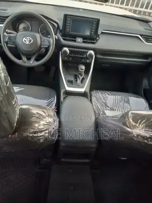 Toyota RAV4 2021 White