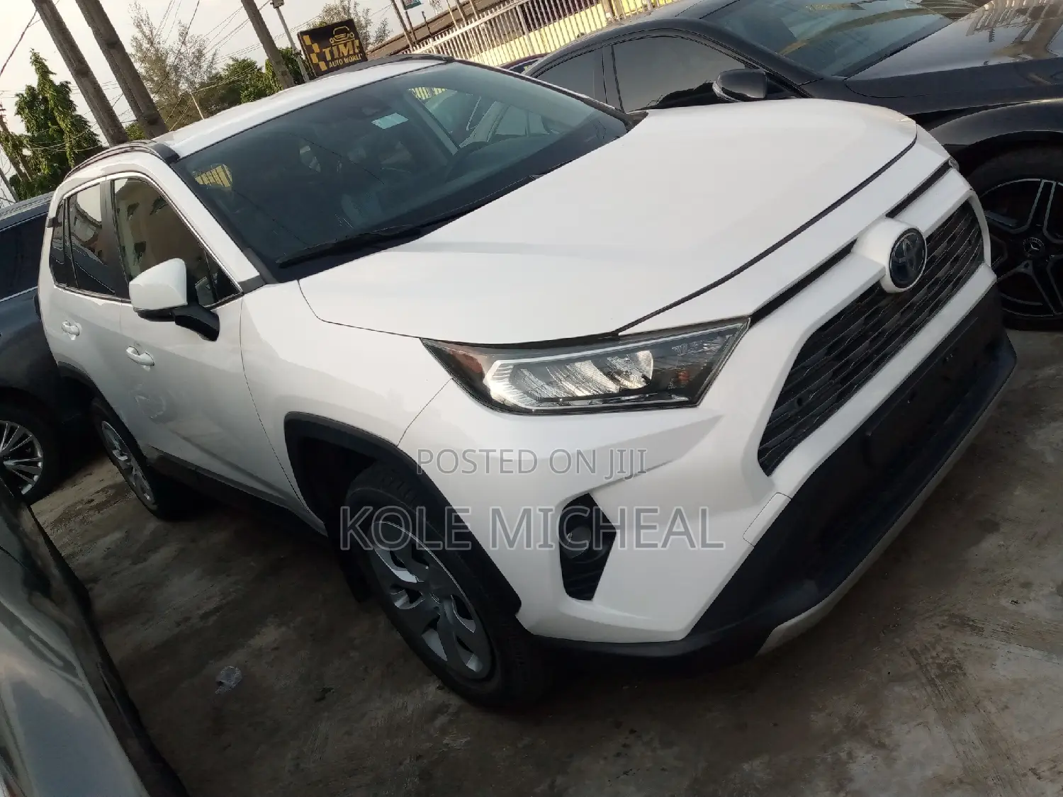 Toyota RAV4 2021 White