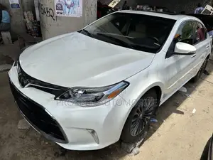 Toyota Avalon Limited Sedan FWD (3.5L 6cyl 6A) 2017 White