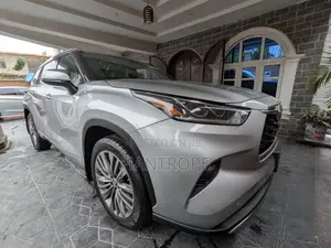 Toyota Highlander Platinum 2021 Silver