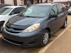 Toyota Sienna LE 2008 Gray