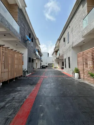 4bdrm Duplex in Lafiaji for rent