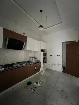 4bdrm Duplex in Lafiaji for rent