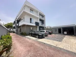 2bdrm Apartment in Lekki Phase 2 for rent