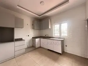 2bdrm Apartment in Lekki Phase 2 for rent
