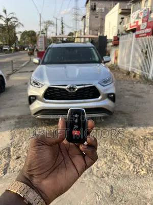 Toyota Highlander Platinum AWD 2024 Silver
