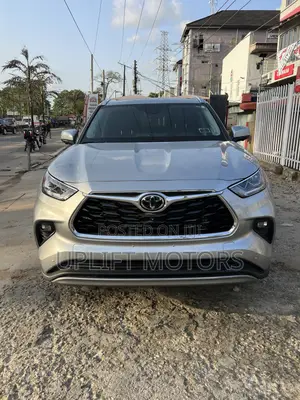 Toyota Highlander Platinum AWD 2024 Silver