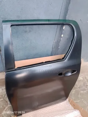 Door Toyota Hilux 2017-2025