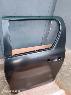 Door Toyota Hilux 2017-2025