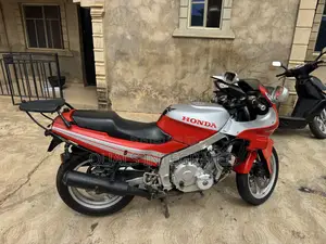 Honda CBR 2000 Red