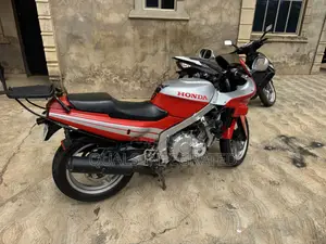 Honda CBR 2000 Red