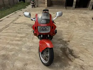 Honda CBR 2000 Red
