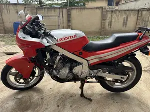 Honda CBR 2000 Red