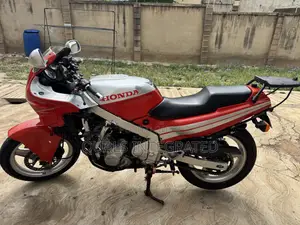 Honda CBR 2000 Red