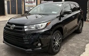 Toyota Highlander SE 4x4 V6 (3.5L 6cyl 8A) 2018 Black