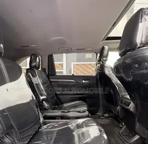 Toyota Highlander SE 4x4 V6 (3.5L 6cyl 8A) 2018 Black
