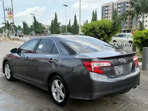 Toyota Camry SE 4dr Sedan (2.5L 4cyl 6A) 2014 Gray