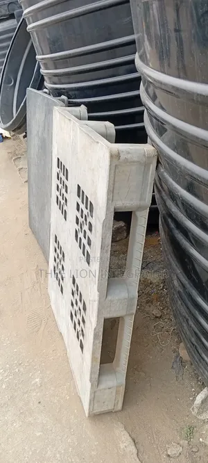 Heavy-Duty Plastic Pallets