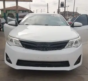 Toyota Camry XLE 4dr Sedan (2.5L 4cyl 6A) 2014 White