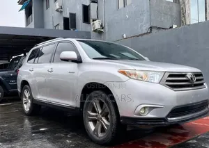 Toyota Highlander LE 4dr SUV AWD (3.5L 6cyl 6A) 2014 Silver
