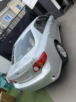 Toyota Corolla LE 4dr Sedan (1.8L 4cyl 4A) 2010 Silver