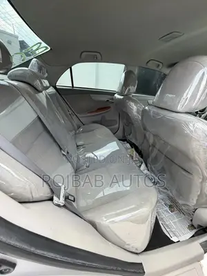 Toyota Corolla LE 4dr Sedan (1.8L 4cyl 4A) 2010 Silver