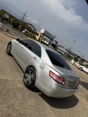 Toyota Camry LE 4dr Sedan (2.5L 4cyl 6A) 2011 Silver
