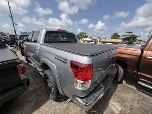 Toyota Tundra CrewMax 4x4 Platinum 5.7L V8 2013 Silver
