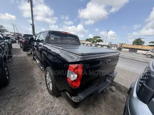 Toyota Tundra Limited 4dr Double Cab 4WD SB (5.7L 8cyl 6A) 2015 Black