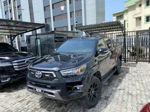 Toyota Hilux 2024 Black