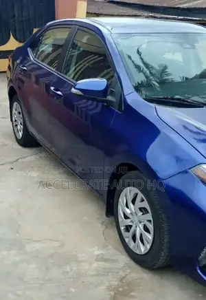 Toyota Corolla SE (1.8L 4cyl 6M) 2018 Blue