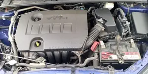 Toyota Corolla SE (1.8L 4cyl 6M) 2018 Blue