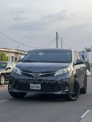 Toyota Sienna LE 8 Passenger (3.5L 6cyl 8A) 2017 Gray