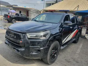 Toyota Hilux 2016 Black