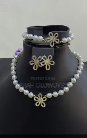 Flora Pearl Jewelry Set – Necklace + Bracelet + Earrings