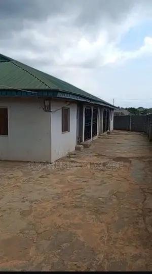 5bdrm Block of Flats in Ijede / Ikorodu for rent