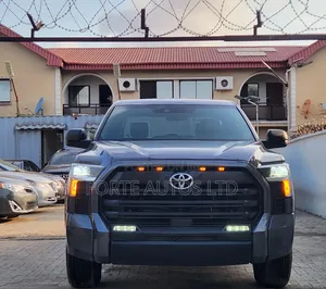 Toyota Tundra 1794 Edition CrewMax 4WD SB w/5.5' Bed 2025 Gray