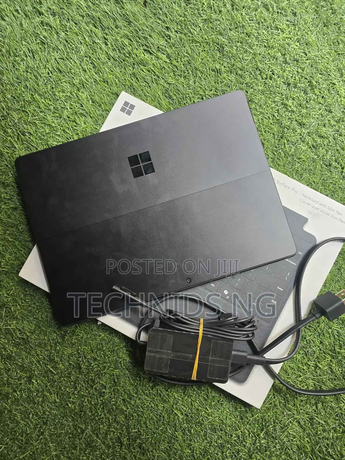 New Microsoft Surface Pro 11th Edition, a Copilot+ PC 16GB SSD 1T