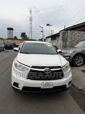 Toyota Highlander LE Plus 4dr SUV AWD (3.5L 6cyl 6A) 2014 White
