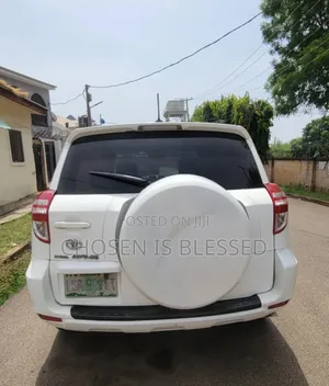 Toyota RAV4 Limited 2009 White