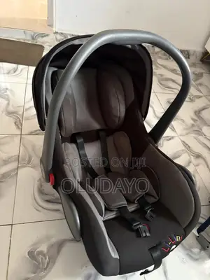 Baby Car Seat / Carrier (Neatly Used)